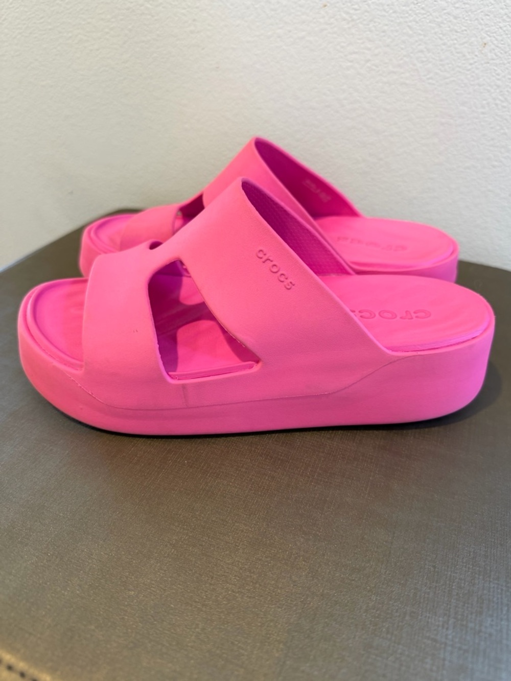CROCS Women’s Platform Slide Sandals - Bright Pink